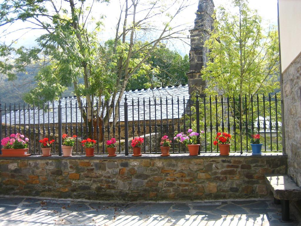 Apartamentos Rurales Casa Baltasar Monasterio De Hermo Εξωτερικό φωτογραφία