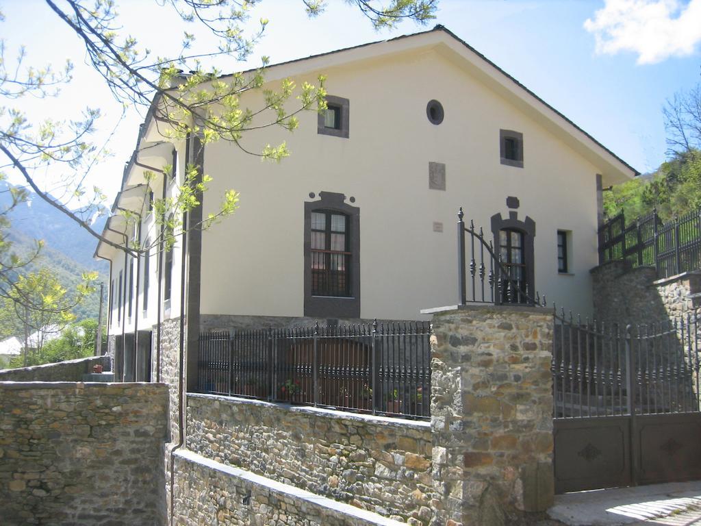 Apartamentos Rurales Casa Baltasar Monasterio De Hermo Εξωτερικό φωτογραφία