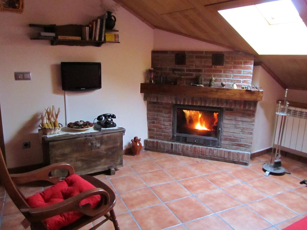 Apartamentos Rurales Casa Baltasar Monasterio De Hermo Εξωτερικό φωτογραφία